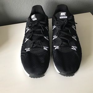 Black nike shoes